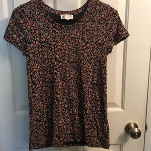 ☀️ 3/$15 Black floral t-shirt
